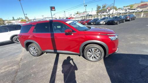 2023 Nissan Pathfinder SL 4WD