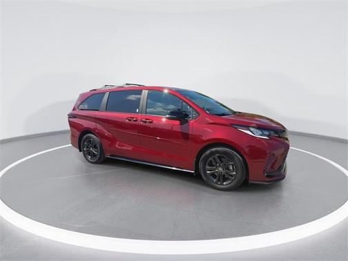 2025 Toyota Sienna XSE 7 Passenger