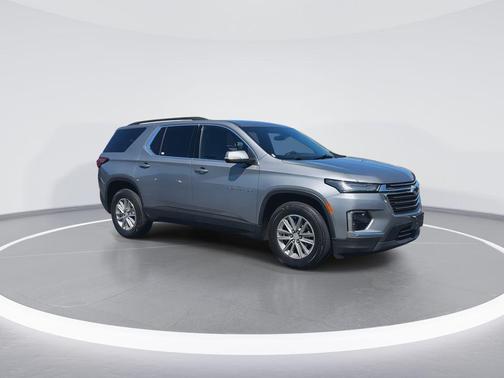 Sterling Gray Metallic 2023 Chevrolet Traverse LT Leather