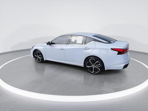 2023 Nissan Altima SR FWD
