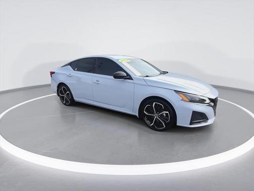 2023 Nissan Altima SR FWD