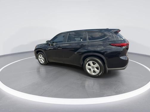 Midnight Black Metallic 2023 Toyota Highlander LE