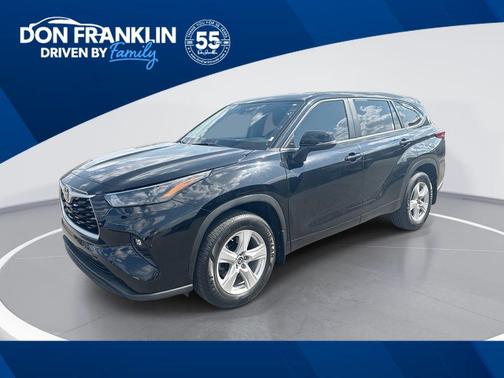 Midnight Black Metallic 2023 Toyota Highlander LE
