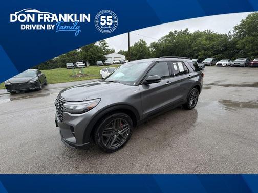 CARBONIZED GRAY METALLIC 2025 Ford Explorer ST-Line
