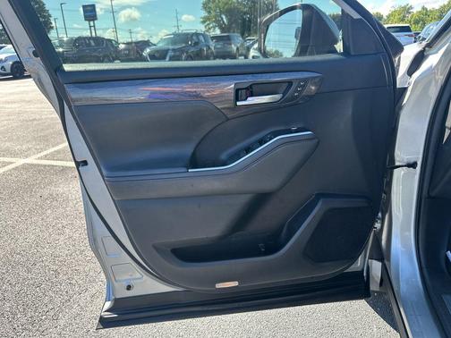 Celestial Silver Metallic 2021 Toyota Highlander Limited