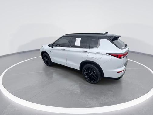 White Diamond/Black Roof 2025 Mitsubishi Outlander PHEV SEL