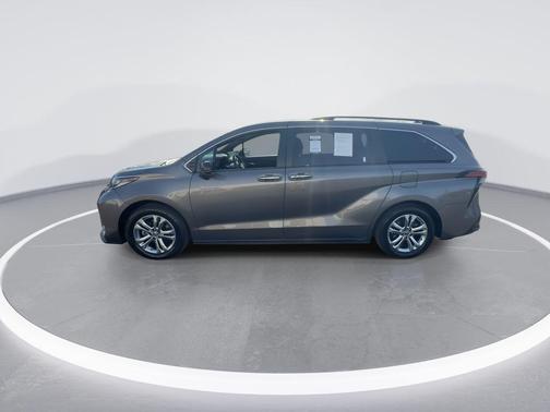 2022 Toyota Sienna XSE 7 Passenger