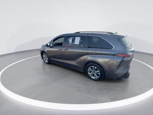 2022 Toyota Sienna XSE 7 Passenger