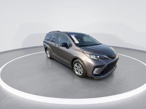 2022 Toyota Sienna XSE 7 Passenger