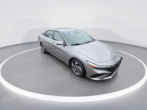 Fluid Metal 2025 Hyundai ELANTRA SEL