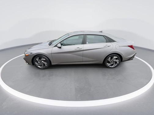 Fluid Metal 2025 Hyundai ELANTRA SEL