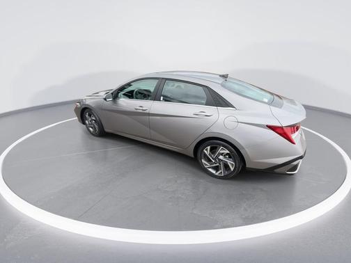 Fluid Metal 2025 Hyundai ELANTRA SEL