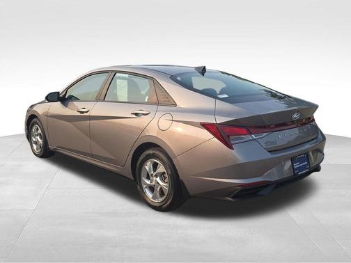 Fluid Metal 2023 Hyundai ELANTRA SE