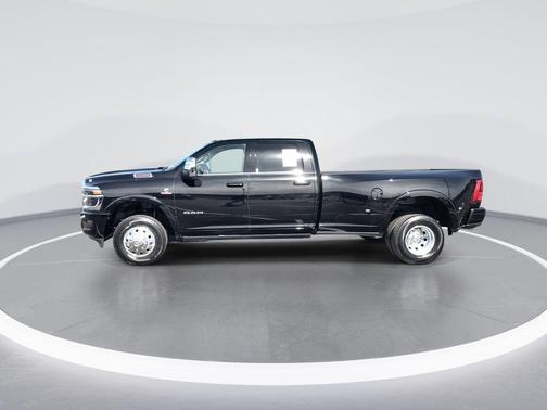 Diamond Black Crystal Pearlcoat 2025 RAM 3500 Longhorn
