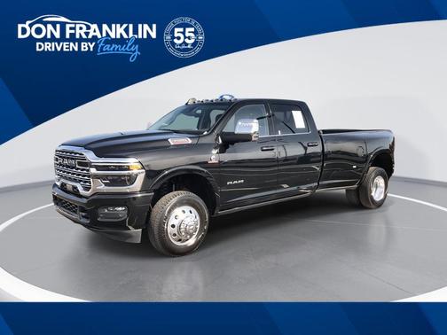 Diamond Black Crystal Pearlcoat 2025 RAM 3500 Longhorn