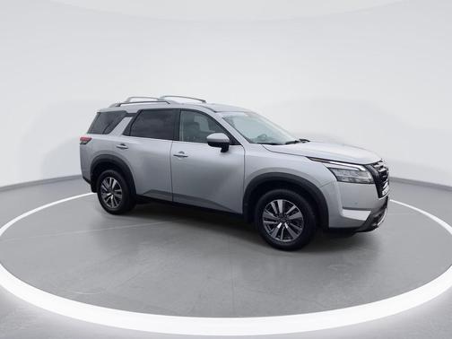 Brilliant Silver Metallic 2023 Nissan Pathfinder SL 4WD