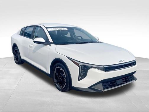 Snow White Pearl 2025 Kia K4 EX