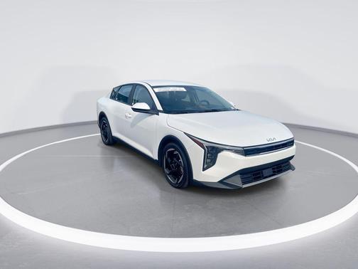 Snow White Pearl 2025 Kia K4 EX