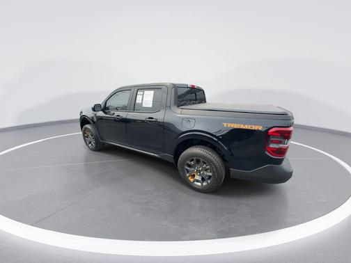 SHADOW BLACK 2024 Ford Maverick Lariat