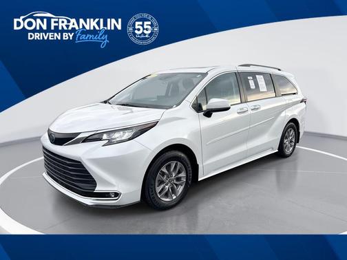 2023 Toyota Sienna XLE