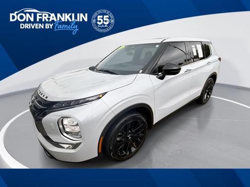 White Diamond 2024 Mitsubishi Outlander SE S-AWC