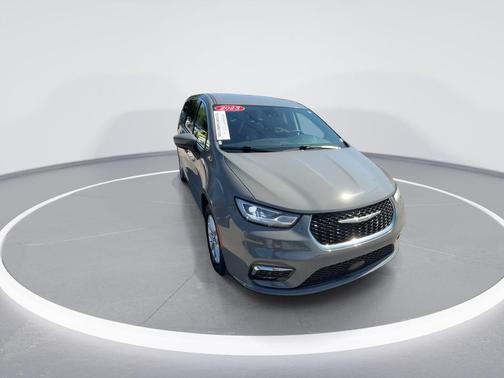 Ceramic Gray Clearcoat 2023 Chrysler Pacifica Touring L