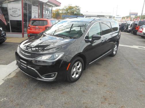 2017 Chrysler Pacifica Touring-L Plus