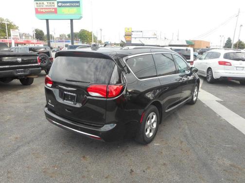 2017 Chrysler Pacifica Touring-L Plus
