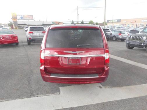 2016 Chrysler Town & Country Touring