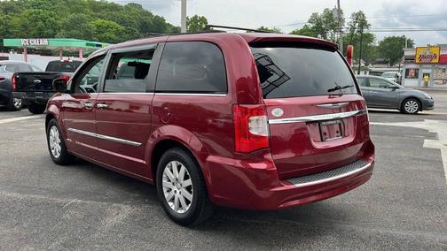 2016 Chrysler Town & Country Touring