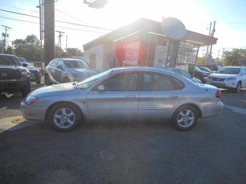 Silver 2001 Ford Taurus SES