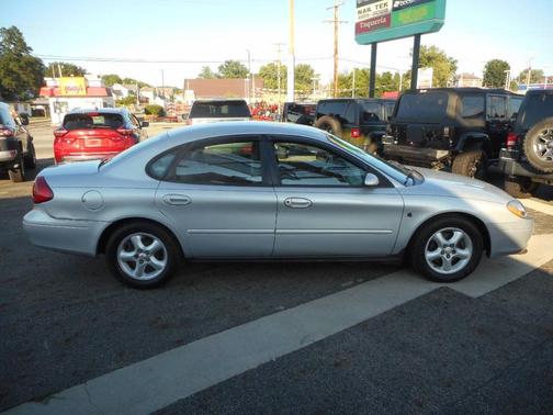 Silver 2001 Ford Taurus SES