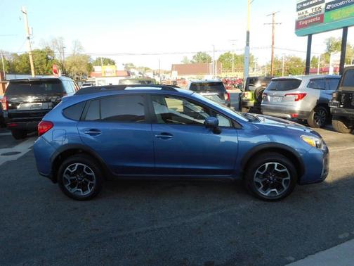 Quartz Blue Pearl 2017 Subaru Crosstrek 2.0i Limited