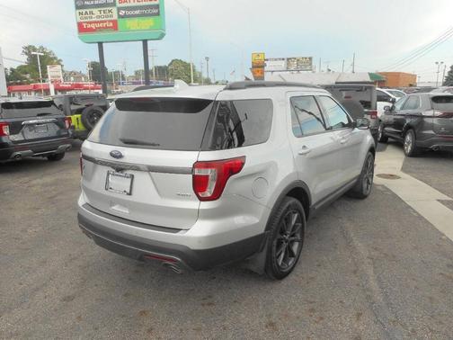 Silver 2017 Ford Explorer XLT