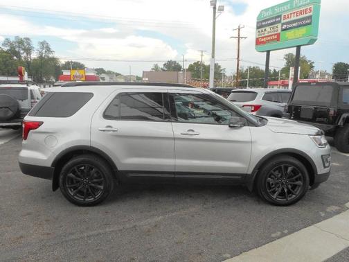 Silver 2017 Ford Explorer XLT