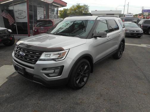 Silver 2017 Ford Explorer XLT