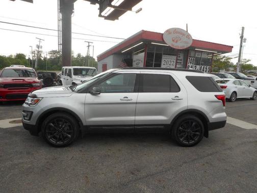 Silver 2017 Ford Explorer XLT