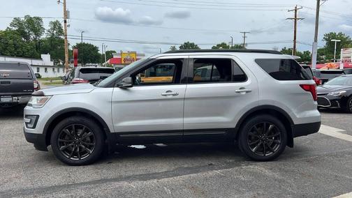 Silver 2017 Ford Explorer XLT