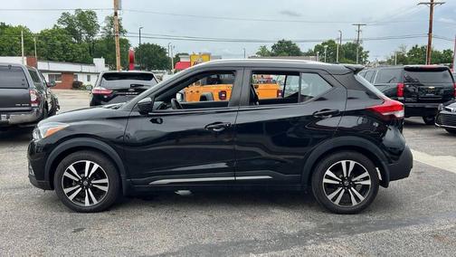 Super Black 2019 Nissan Kicks SR