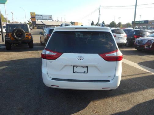 2016 Toyota Sienna LE