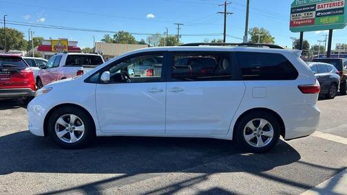 2016 Toyota Sienna LE
