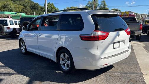 2016 Toyota Sienna LE