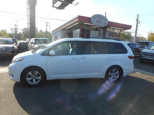 2016 Toyota Sienna LE