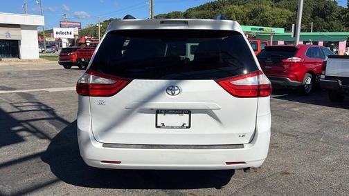 2016 Toyota Sienna LE