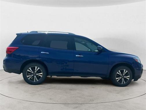 2017 Nissan Pathfinder SL