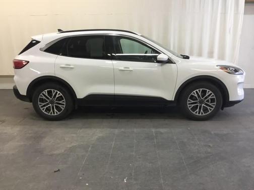 Photo 2 of 27 of 2020 Ford Escape SEL