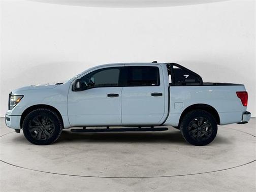 2023 Nissan Titan SV