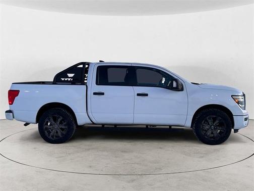 2023 Nissan Titan SV