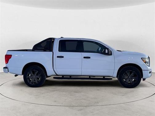 2023 Nissan Titan SV