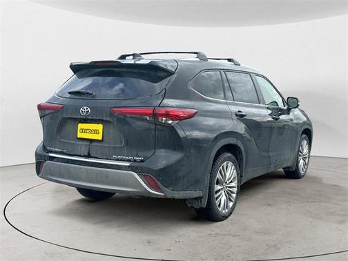 2023 Toyota Highlander Platinum